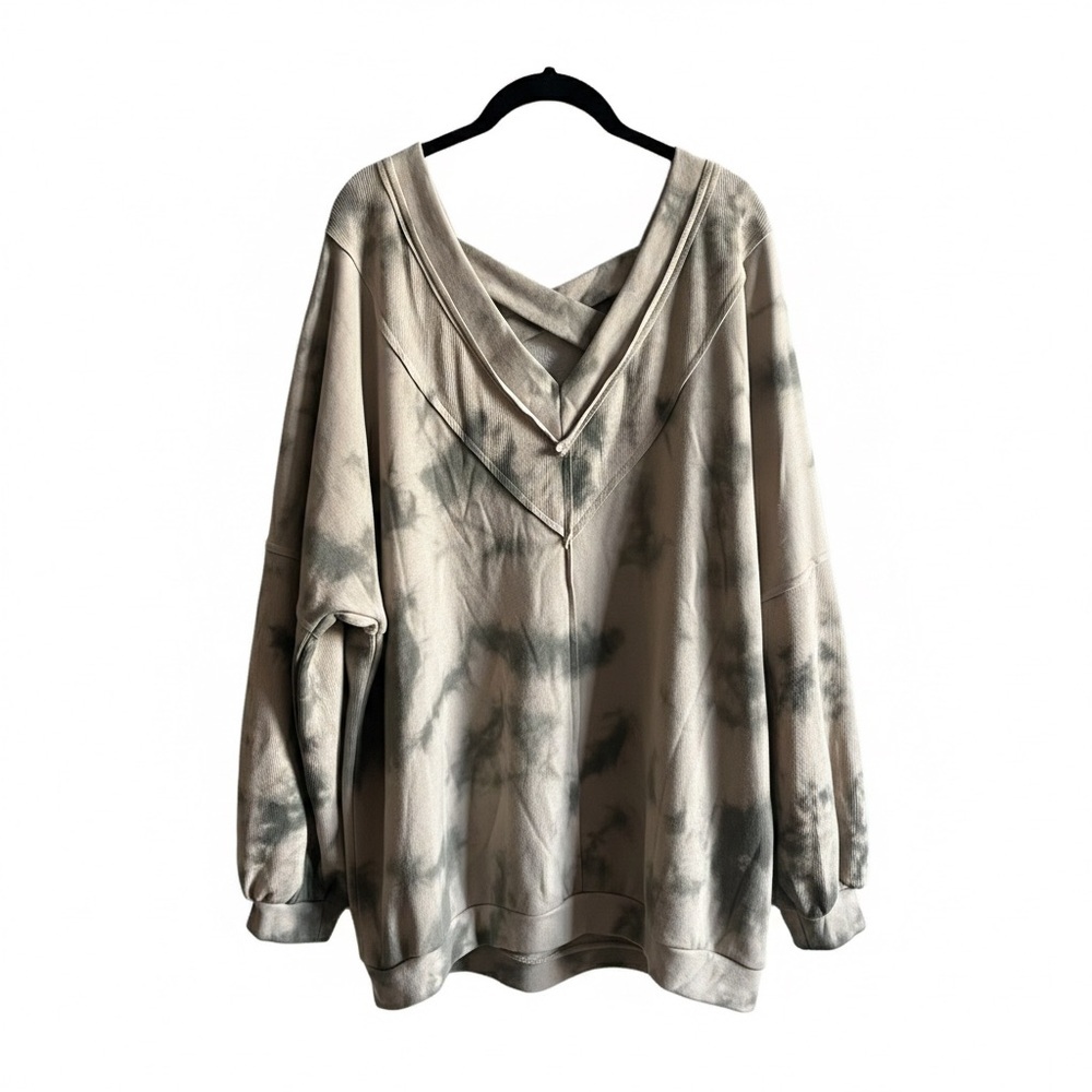 POL Tie-Dye V-Neck Oversized Sweatshirt in Beige and Gray